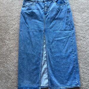 Universal Thread Classic Blue Denim Skirt